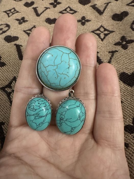 Продам украшения серебро и бижутерия пишите или звоните