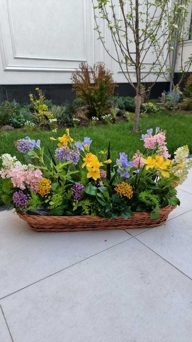 Корзина с цветами  для декора