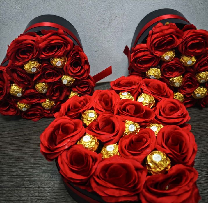 Кутия сърце от червени рози с Ferrero Rocher