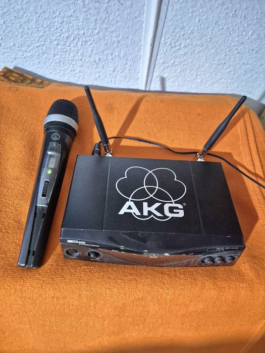 Microfon pt voce Akg Sr 400