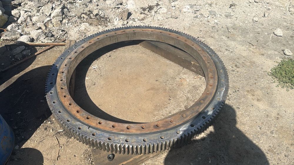 Поворотный круг на кран