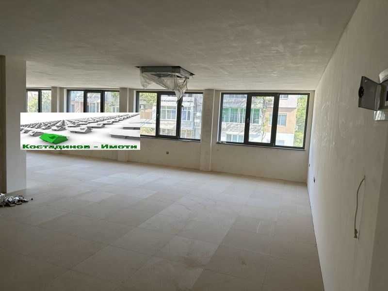 Дава се под наем Офис в Пловдив, Кючук Париж - 221 кв.м за 1440 € - Снимка #2