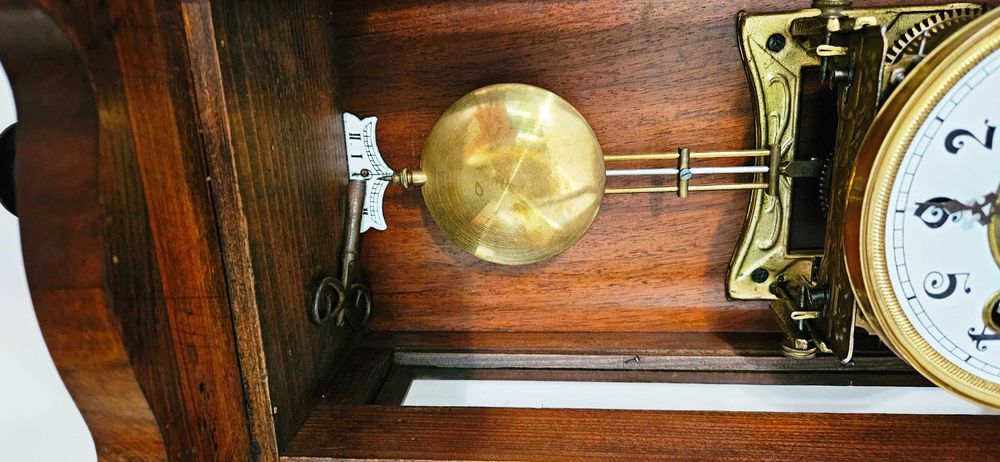 Ceas de perete cu pendula Kienzle D. R. Patent