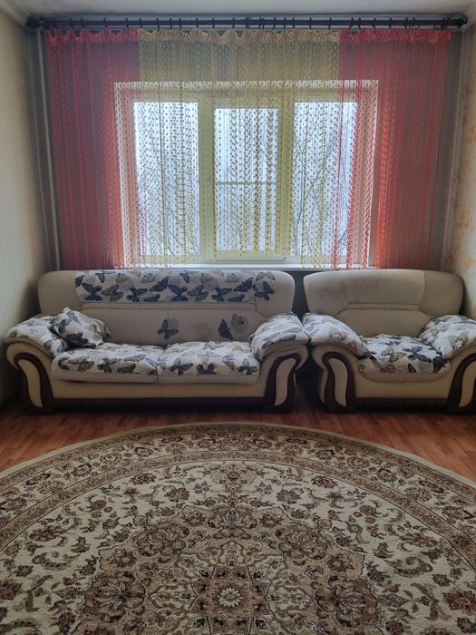 Продам горку с телевизором,палас