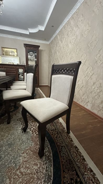 Стол гостинный со стульями