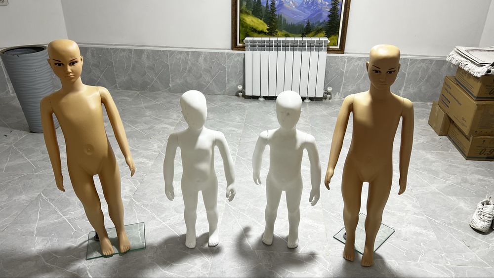 Стилажи для детских вещей и манекены