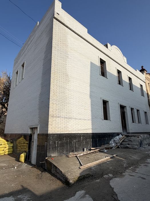 Ofislar,òquv markaz yoki istalgan turdagi turar joy uchun bino!