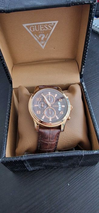 Часовник Guess хронограф