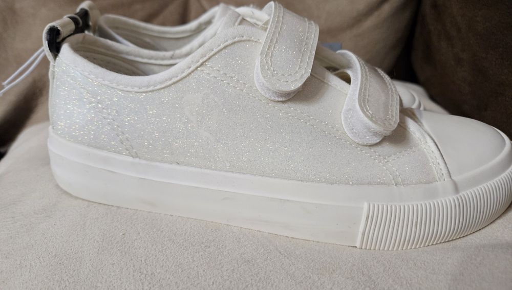 Бели кецове 32/33