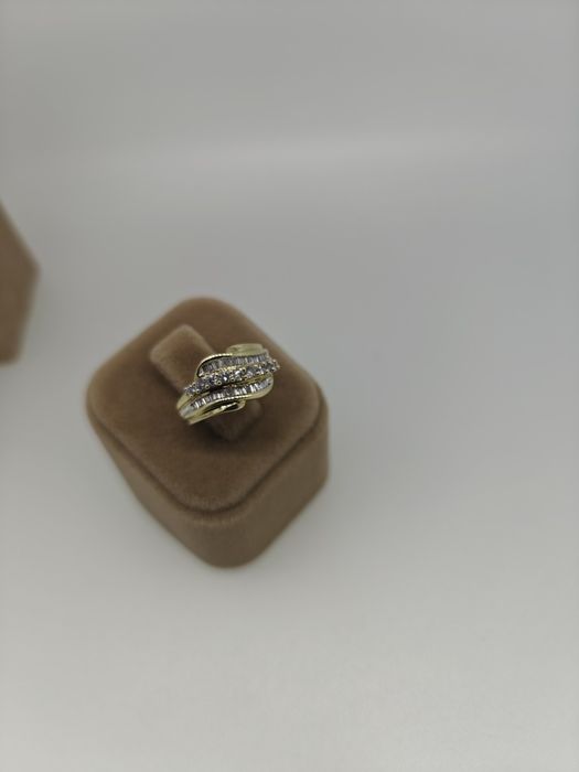 Inel aur 9k cu diamante naturale 3gr (r)