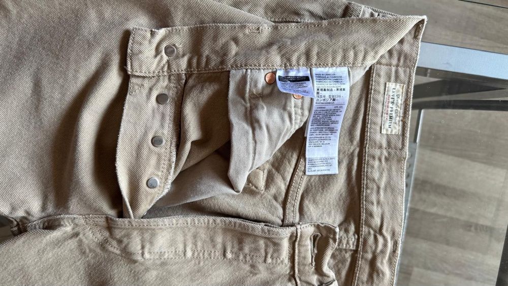 Blugi originali Levi's 501, mărime M, culoare beige, nepurtati
