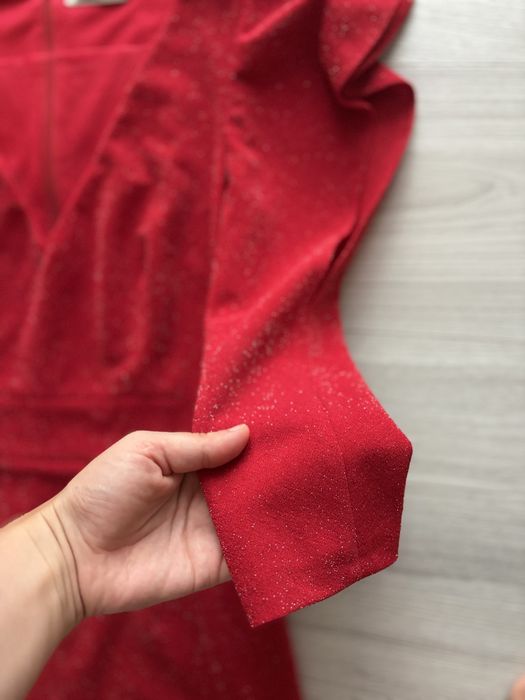 Rochie rosie eleganta cu sclipici