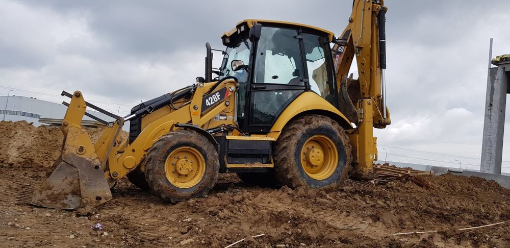 Inchiriez buldoexcavator Caterpillar 428f