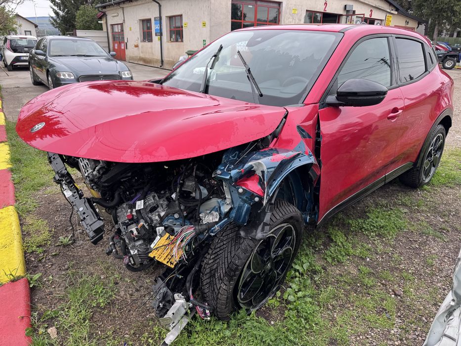 Alfa Romeo Junior avariat 01.2026 doar 1450km 1,2 hybrid TVA inclus