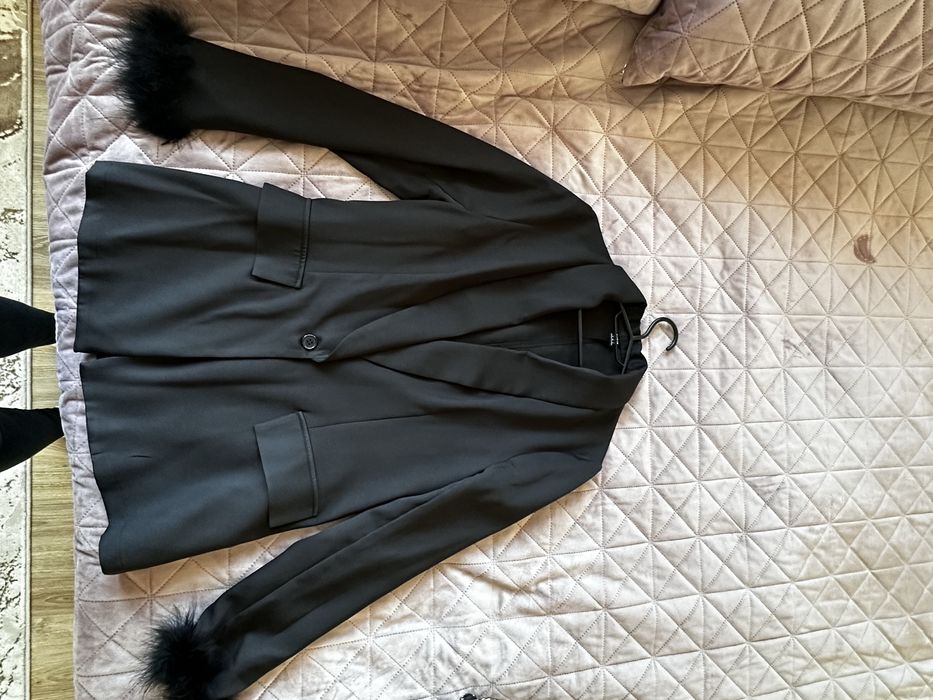 Черно сако с пера