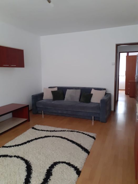 Inchiriez apartament