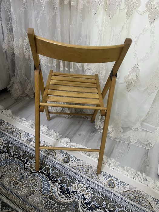 Стул складной из ореха .Куплена заграницей..Икеа Швеция.1 штук.