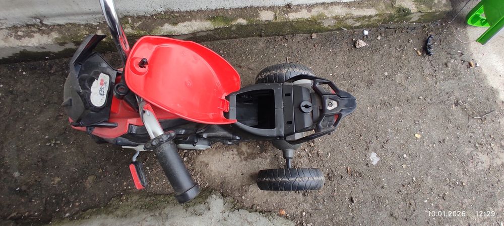 Motocicletă cu pedale