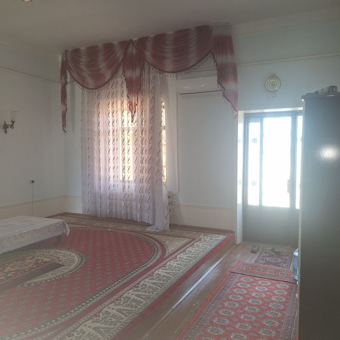 Шавот йулни 4.5кмида 1200 м/кв уйсатилади