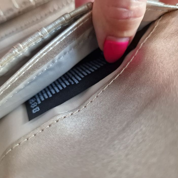 Страхотно дамско портмоне GUESS