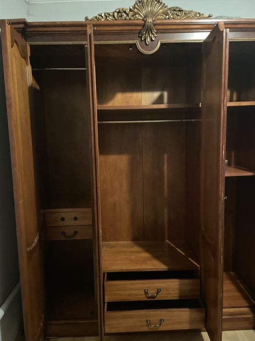 Продам шкаф деревянный