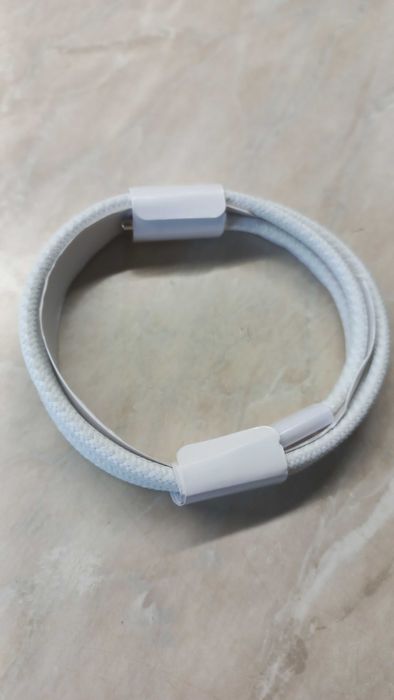 Кабел за зареждане AirPods Pro / iPhone – плетен,чисто нов