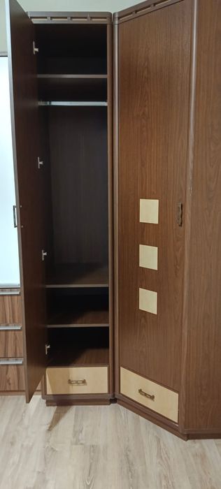 Продам три шкафа