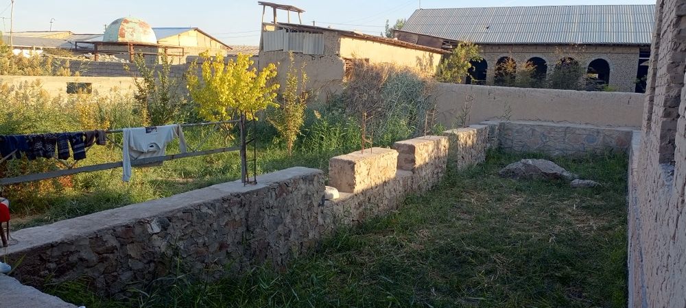 Карманада ховли сотилади 7 сотих