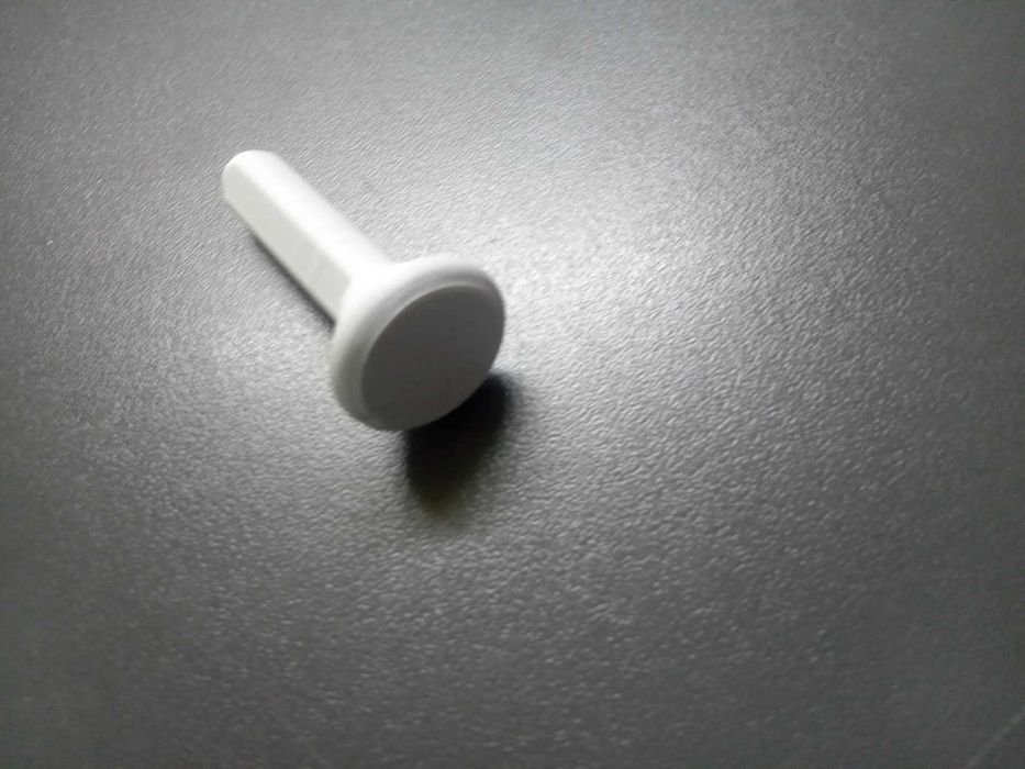 Бутон за сваляне на задни седалки на Toyota Yaris gen 3 - дизайнерски