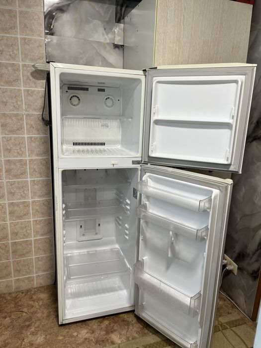 Срочно продам ! Холодильник LG