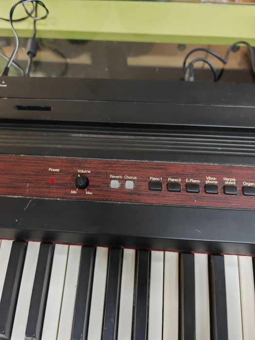 Дигитално пияно Roland EP-77