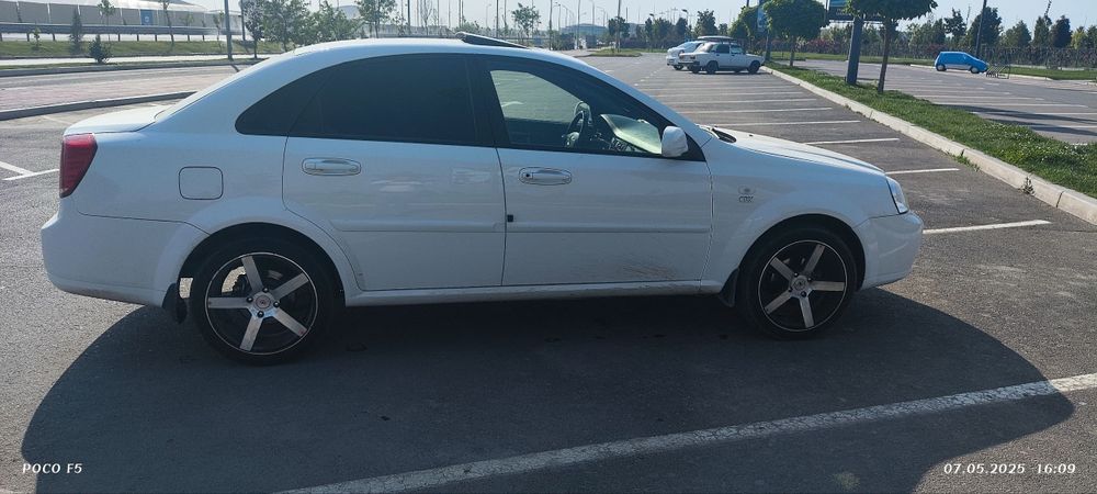 Lacetti 1.6  автомат сотилади