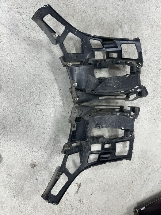Suporti stânga dreapta  bară față bmw 1.f40.