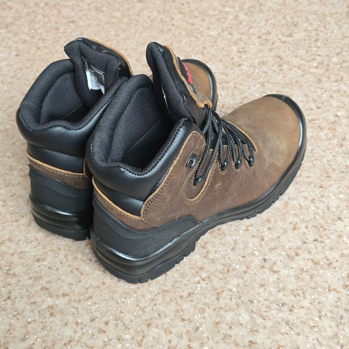 Продам спец. ботинки