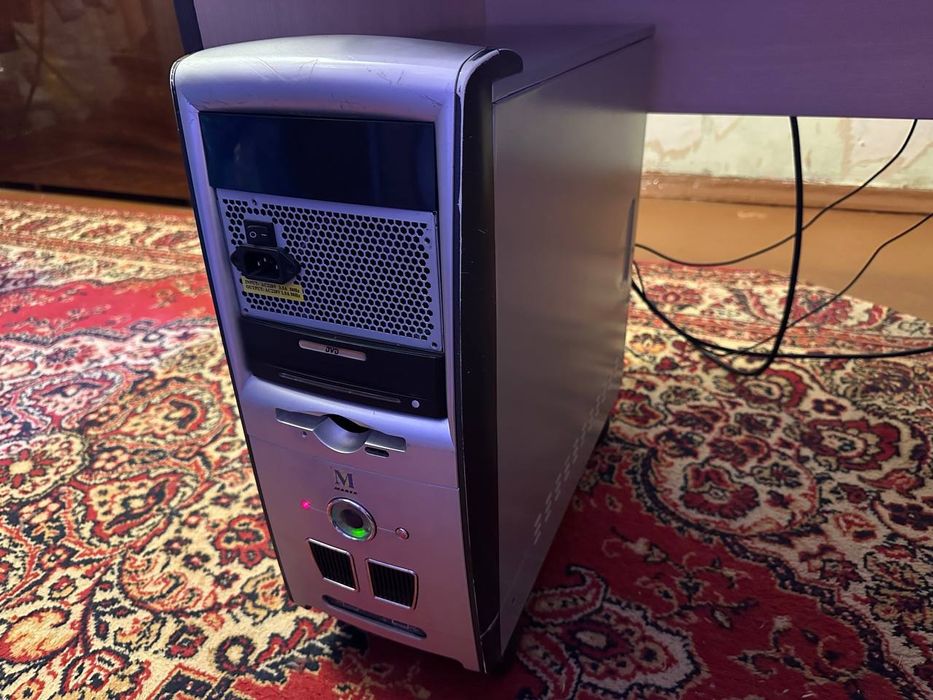 Компьютер на колёсиках