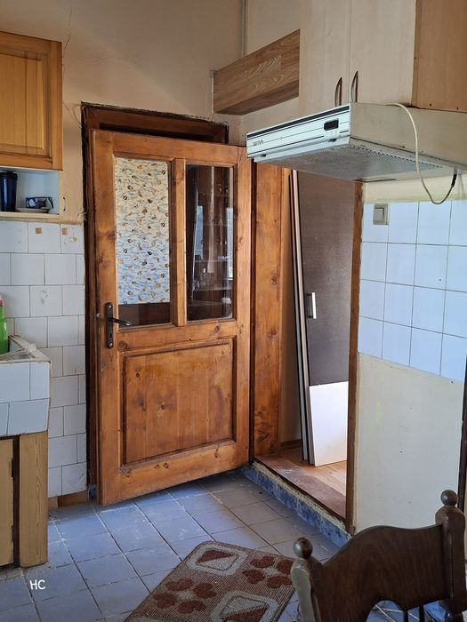 Продавам  двуетажна къща