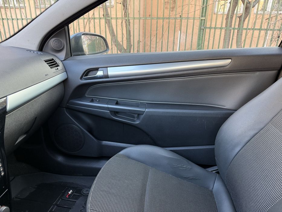 Opel astra h gtc