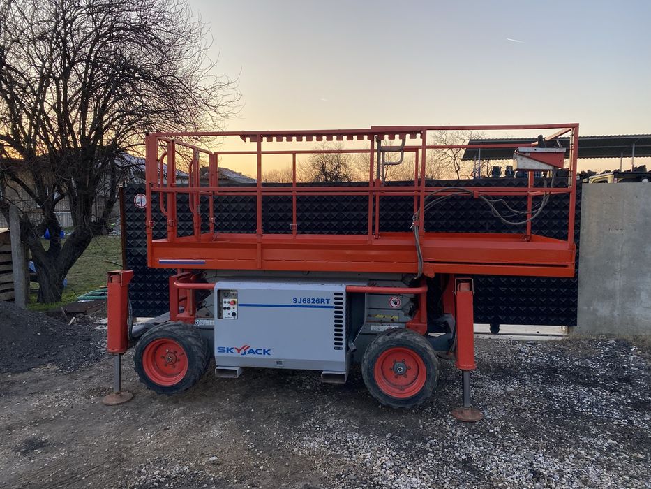 Вишка Ножична SkyJack 6826RT  10 метрова регистирана !!