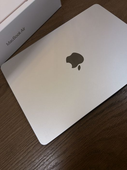 Macbook Air M2 13 inch