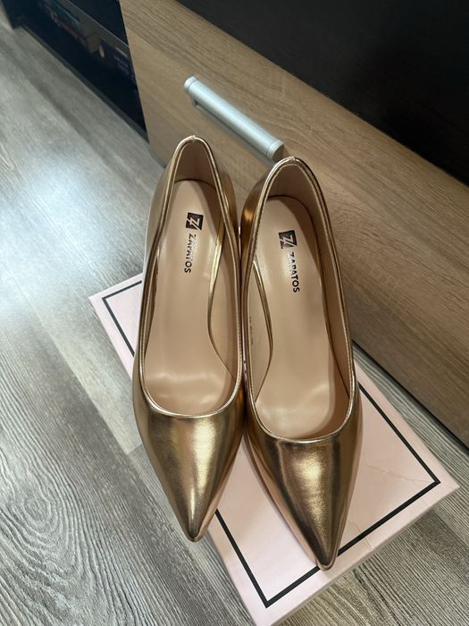 Обувки цвят Champagne