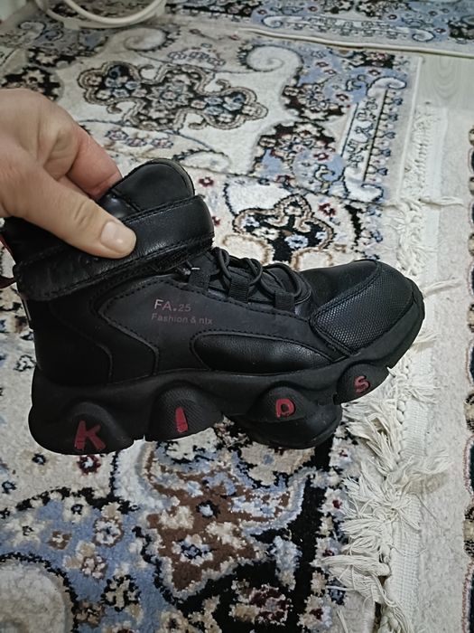 Продам зимнюю обувь