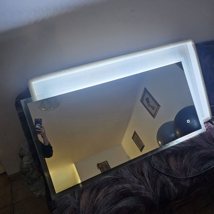 Oglinda smart  cu led 120x60cm funcționează doar jumate