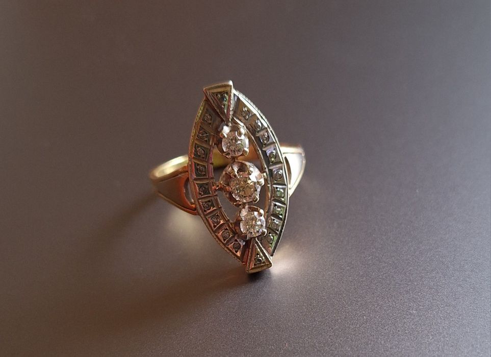 Перстень 750 проба, бриллианты