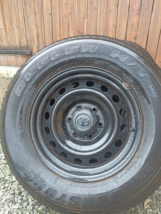 Vând cauciucuri M S Toyota Hilux