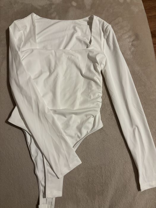 Бяло боди с дълъг ръкав