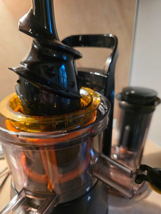 Сокoизстисквачка Fridja f1900 Whole Fruit Juicer