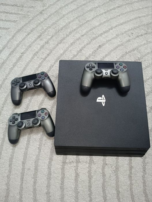 PS4 Pro 1TB (Последняя тихая ревизия) + 3 Геймпада