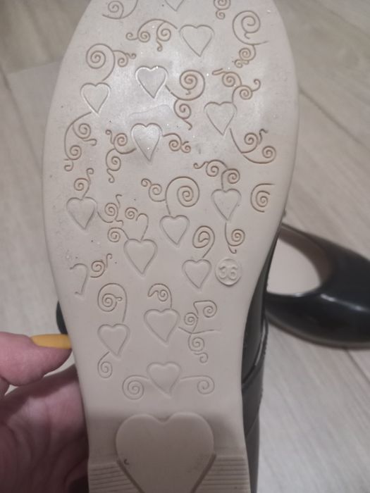 Детски официални лачени обувки