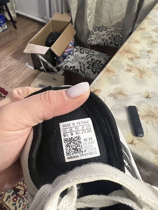 Адидас кроссовки