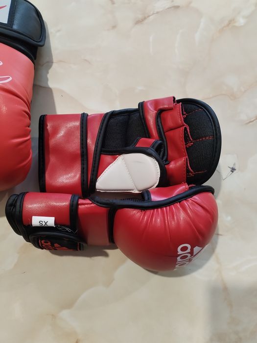 Продам шлем, перчатки, черепашки для бокса